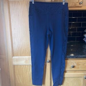 Skechers women’s leggings. Navy blue, large